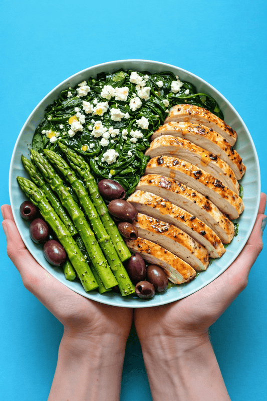 Keto Chicken Plate with Spinach, Asparagus & Feta - Nutrum Biotech